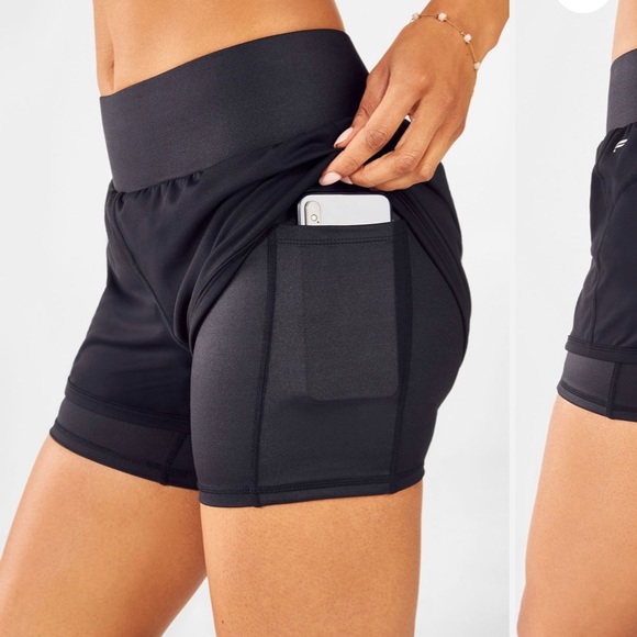 Fabletics Olesia Shine Short - Picture 4 of 5